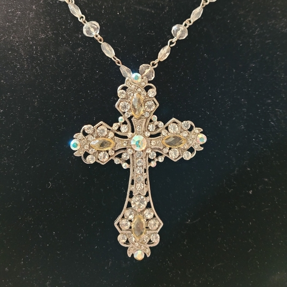 Long plastic beaded chain metal cross - Picture 2 of 3